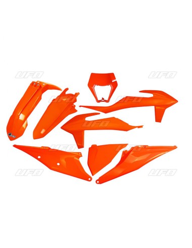 UFO KOMPLET PLASTIKÓW KTM EXC 125 '20-'21, EXC 250 / 300 TPI '20-'23, EXC-F 250 / 350 / 450 / 500 '20-'23 Z OSŁONĄ LAMPY KOLOR