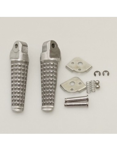 BIKETEC PARTS ZESTAW PODNÓŻKÓW (PODNÓŻKI) PASAŻERA KOMPLETNY Z MOCOWANIAMI SUZUKI GSXR 600/750 '96-05, GSXR 1000 '01-04 KOLOR