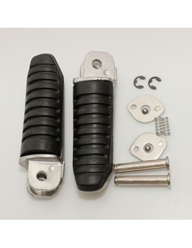 BIKETEC PARTS ZESTAW PODNÓŻKÓW (PODNÓŻKI) PASAŻERA KOMPLETNY Z MOCOWANIAMI SUZUKI GSF/GSX 400 '91-97, GSF 600/1200 '96-00, GSXR